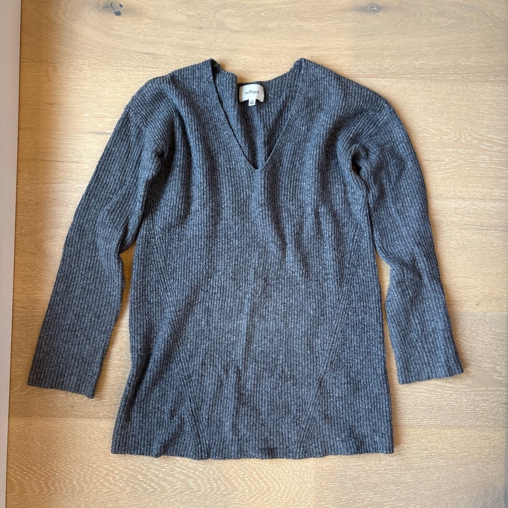 Aritzia Wilfred V-Neck Ribbed Sweater